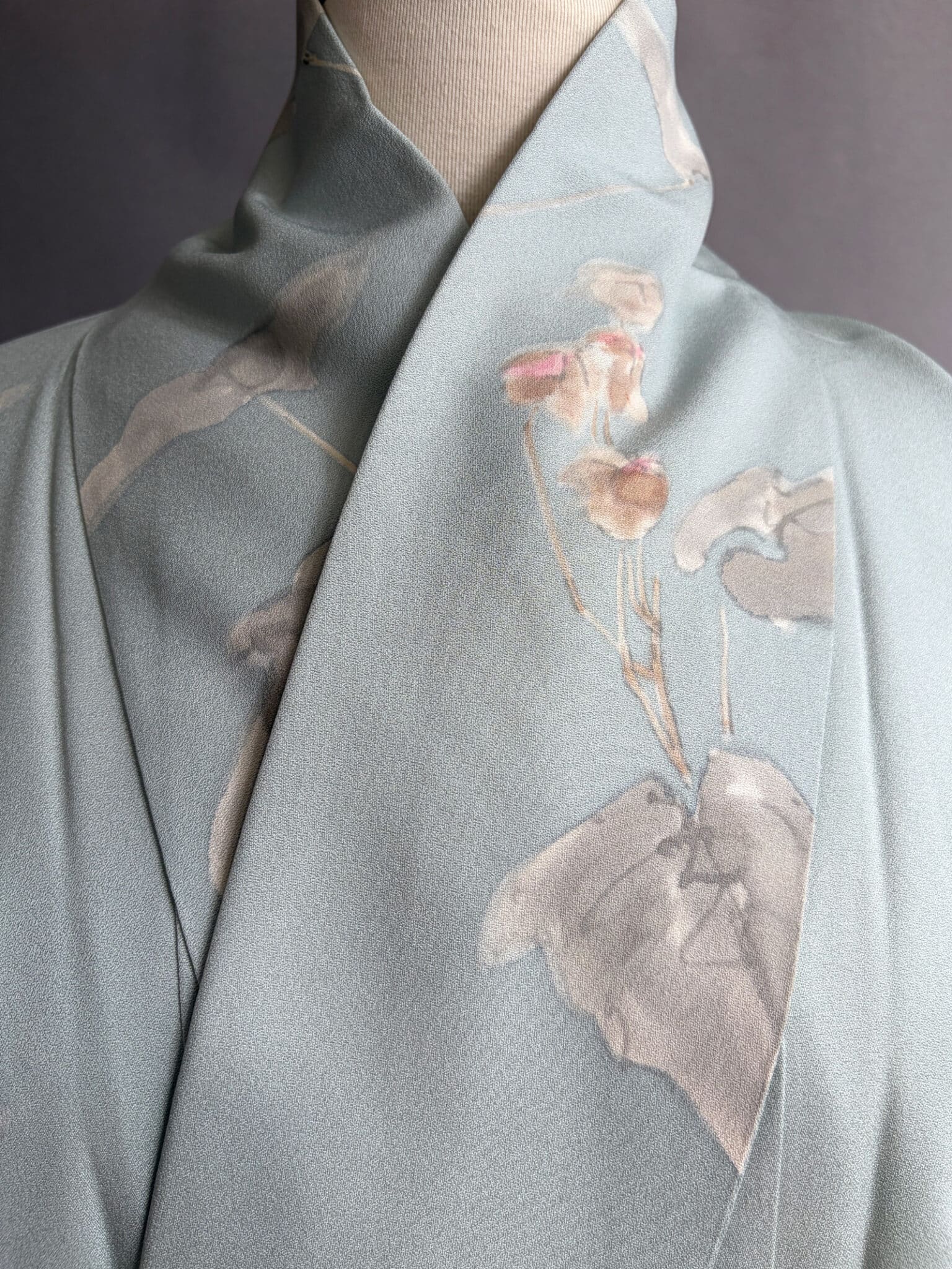 MITSUKO – Hand-painted silk Kimono in light blue Natsukashii Netherlands Kimono