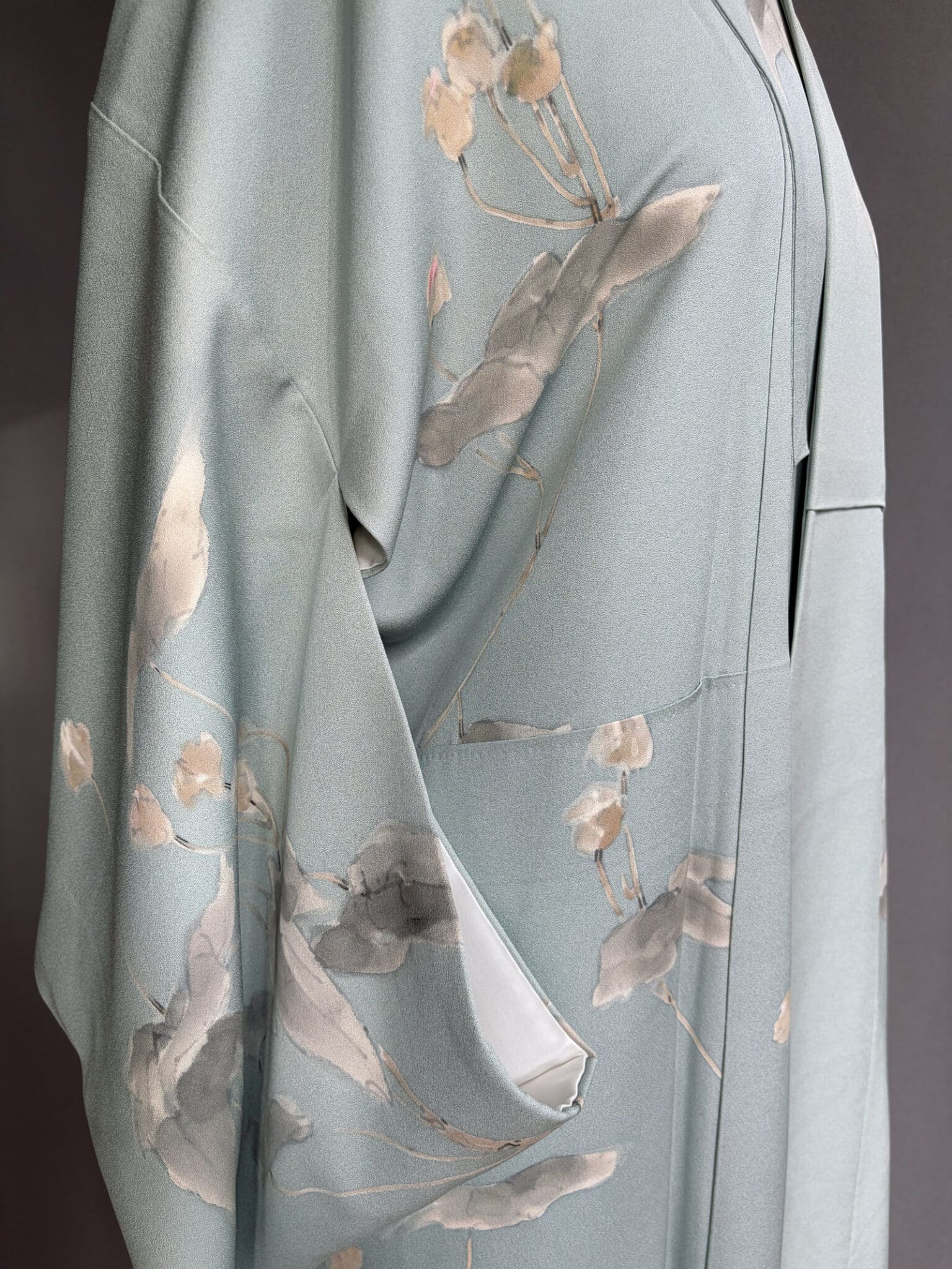 MITSUKO – Hand-painted silk Kimono in light blue Natsukashii Netherlands Kimono