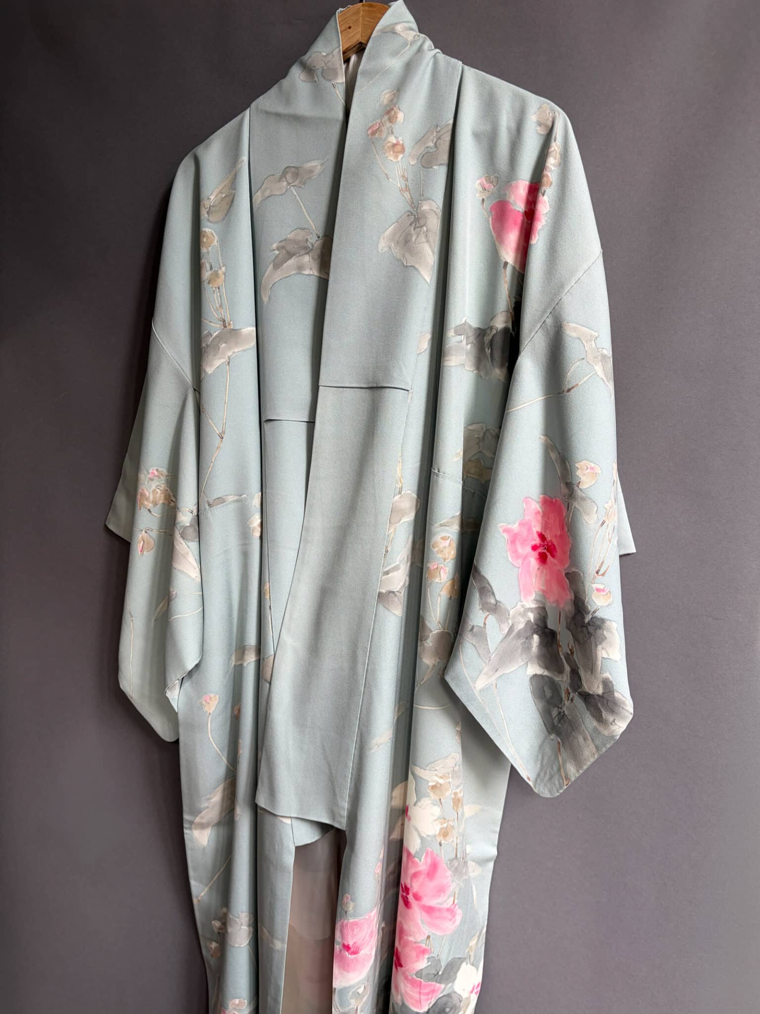 MITSUKO – Hand-painted silk Kimono in light blue Natsukashii Netherlands Kimono
