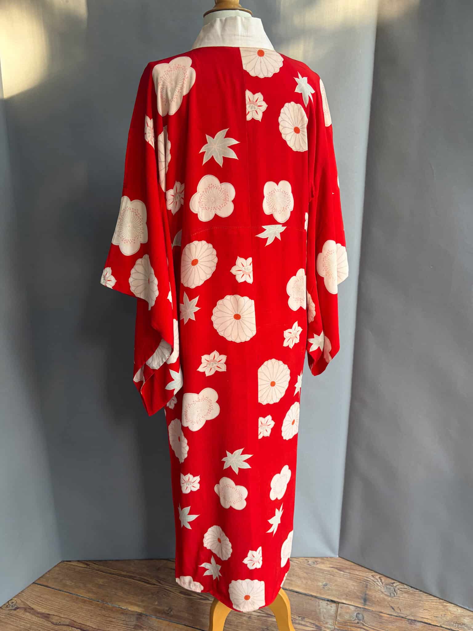 HANA - Antique silk red Nagajuban Kimono netherlands natsukashii