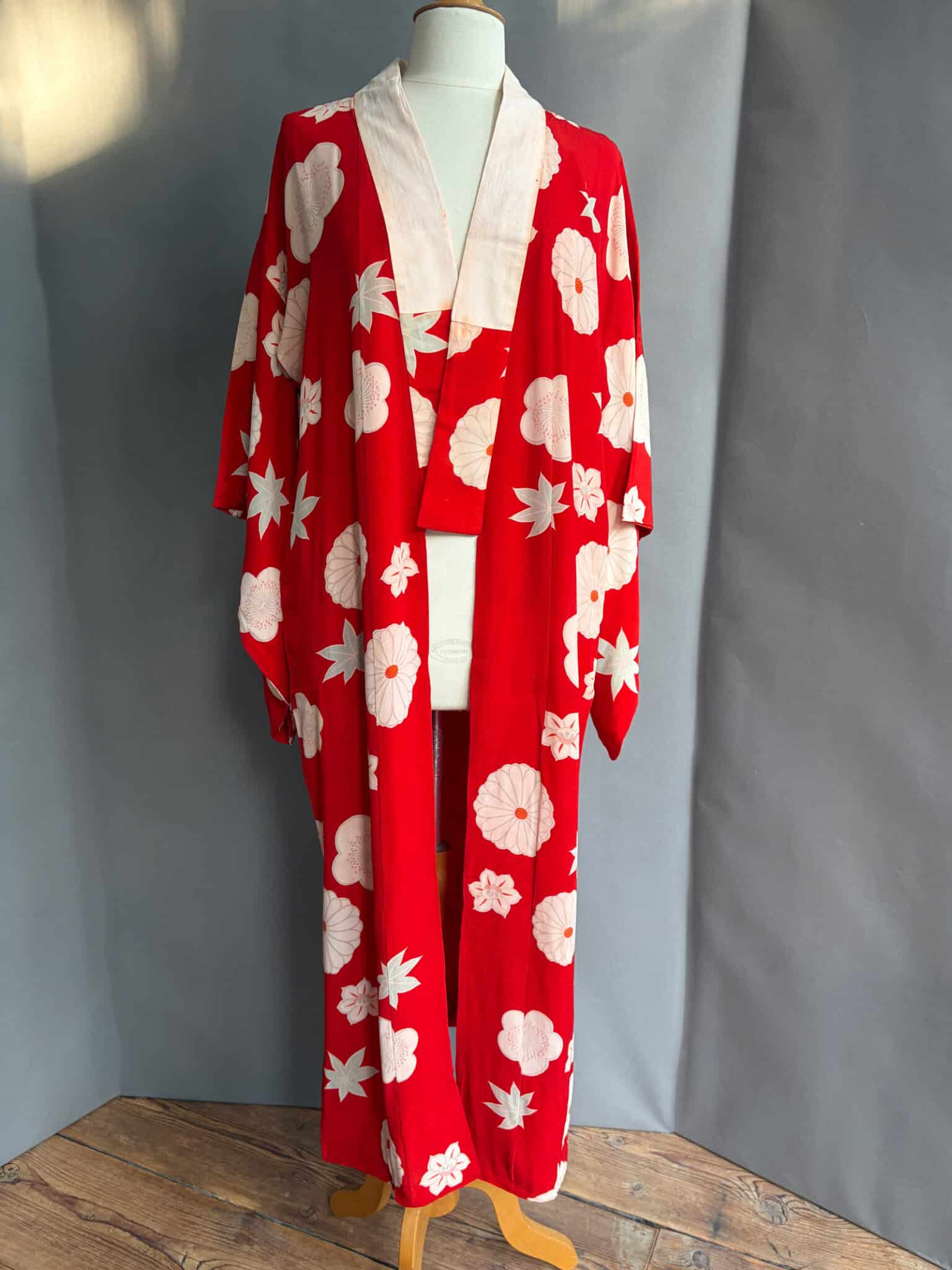 HANA - Antique silk red Nagajuban Kimono netherlands natsukashii