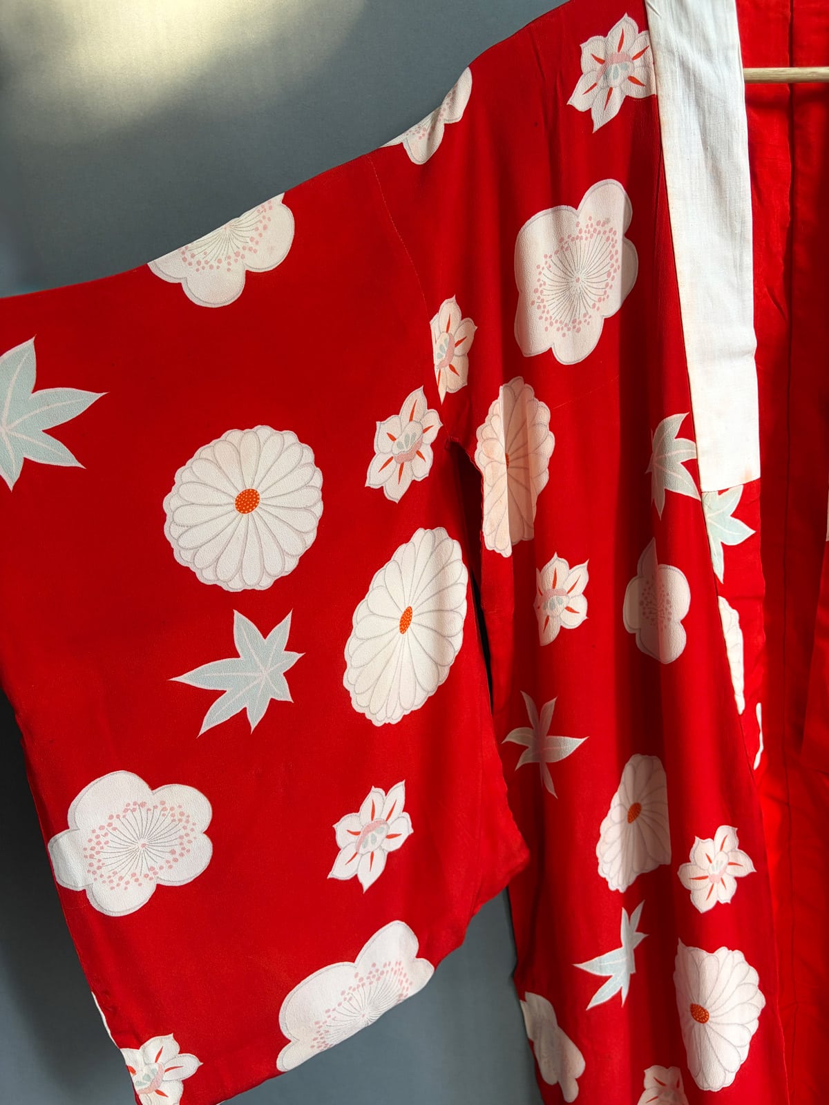 HANA - Antique silk red Nagajuban Kimono netherlands natsukashii