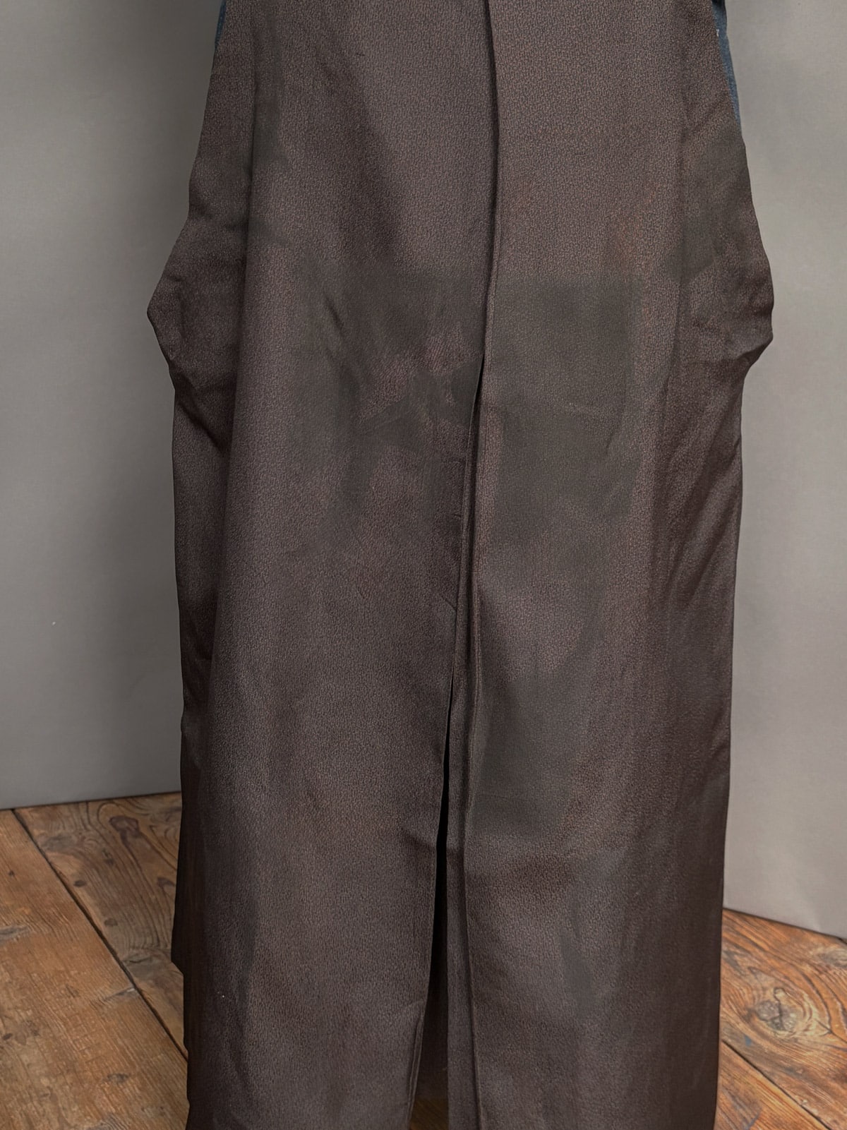 KUROCHA – Vintage men’s silk Hakama in dark chocolate brown ~ SOLD