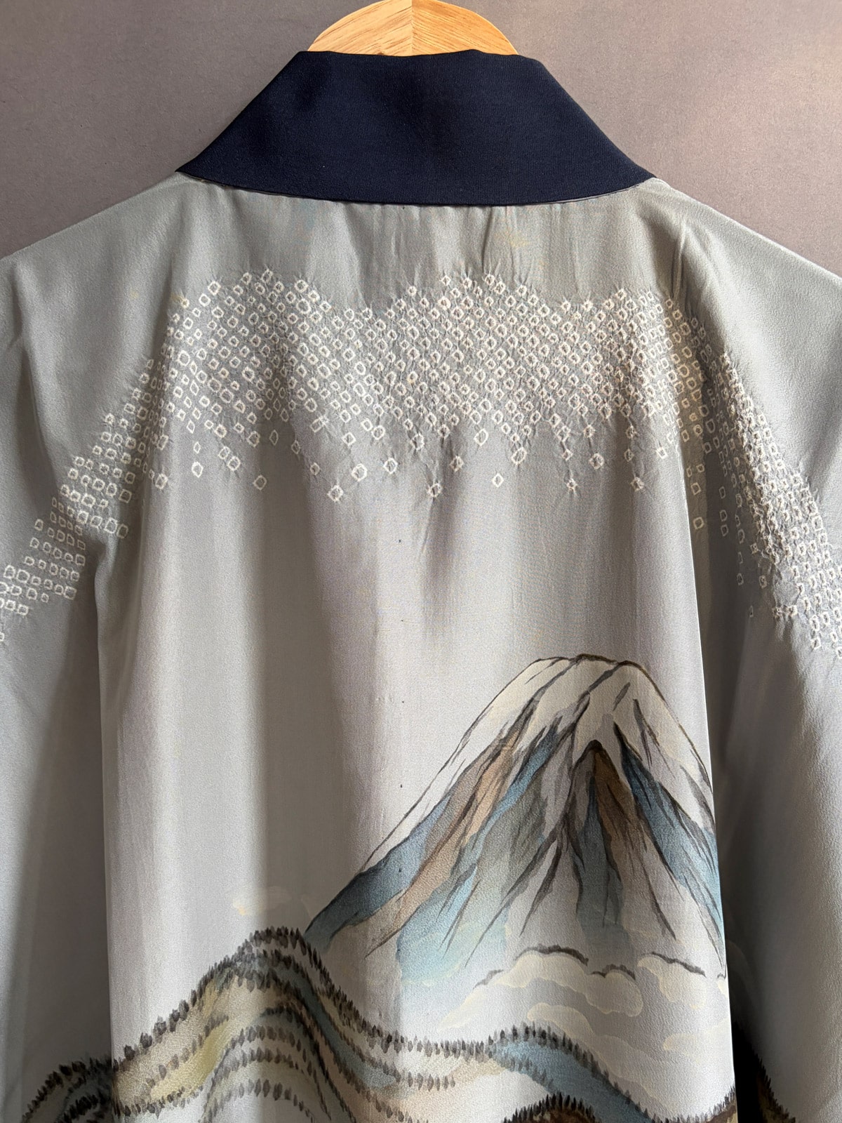 Vintage silk Nagajuban kimono with hand-painted landscape - unisex natsukashii kimono netherlands