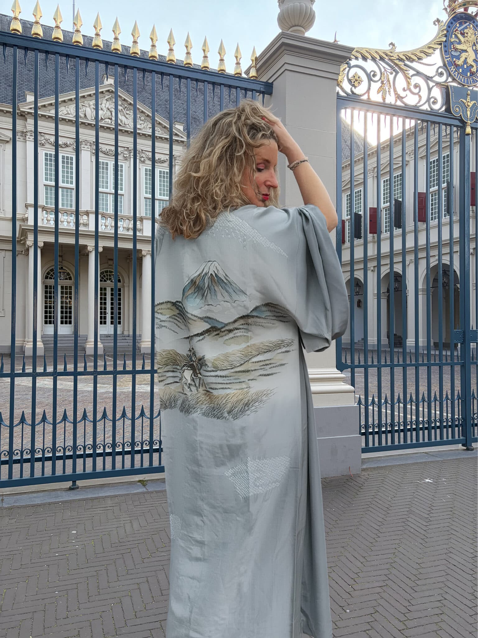 Vintage silk Nagajuban kimono with hand-painted landscape - unisex natsukashii kimono netherlands