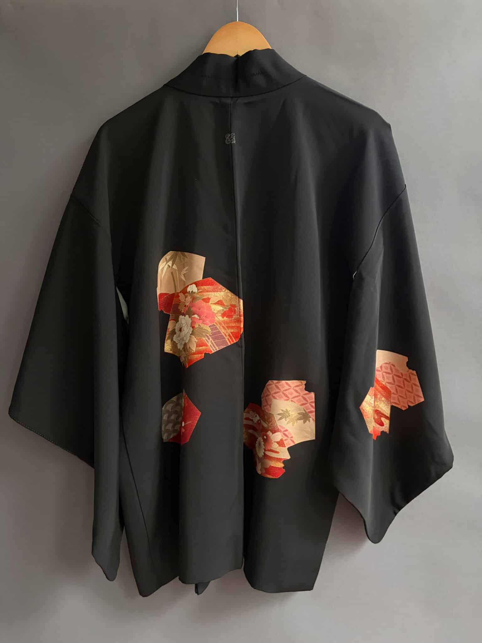ODAYAKA – vintage SILK Haori (kimono jacket) with floral details