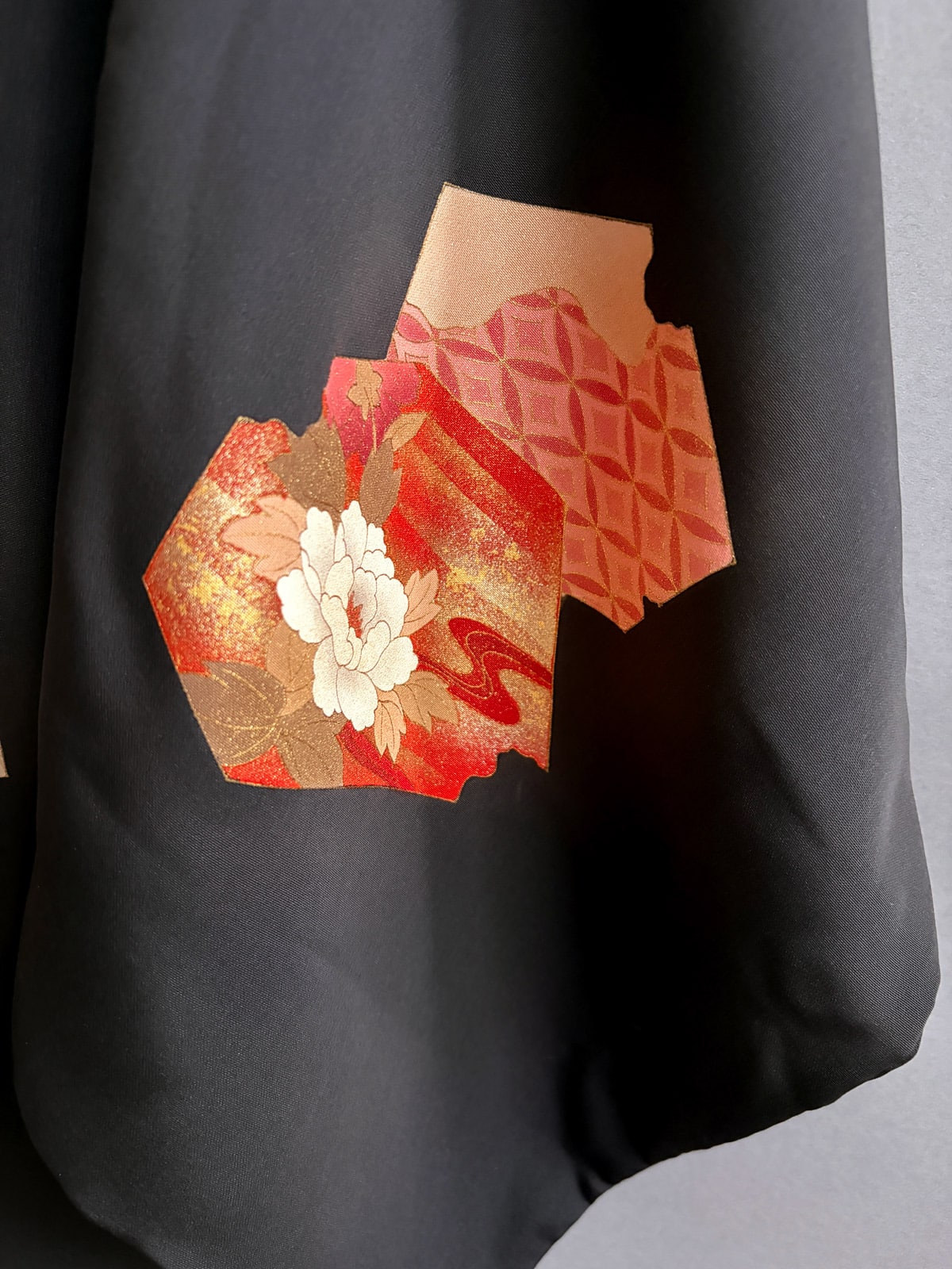 ODAYAKA – vintage SILK Haori (kimono jacket) with floral details