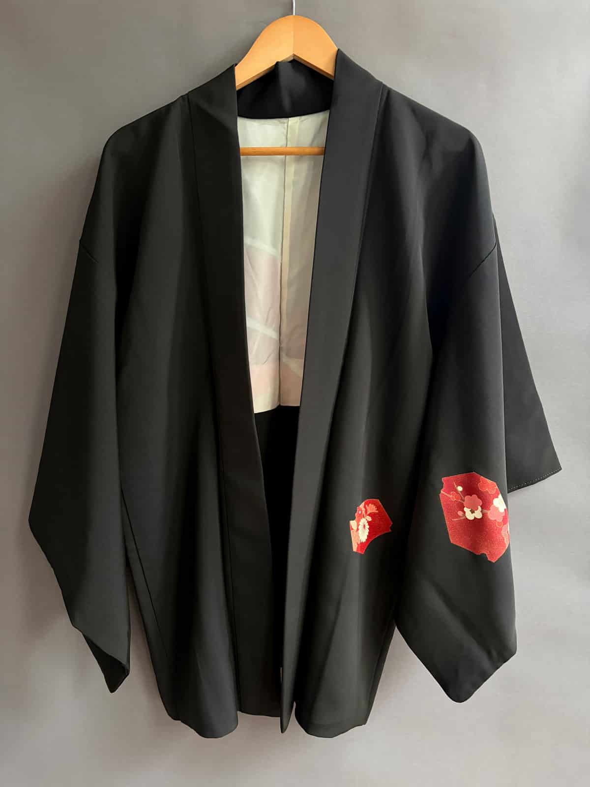 ODAYAKA – vintage SILK Haori (kimono jacket) with floral details
