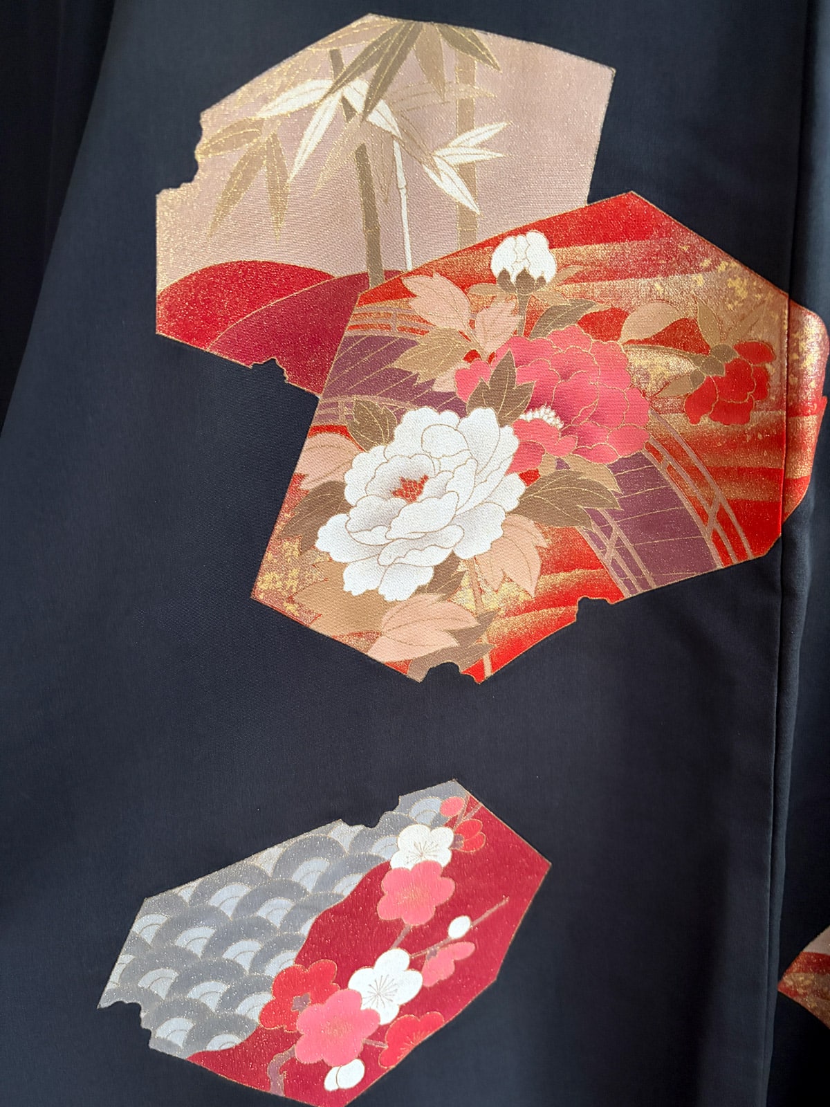ODAYAKA – vintage SILK Haori (kimono jacket) with floral details