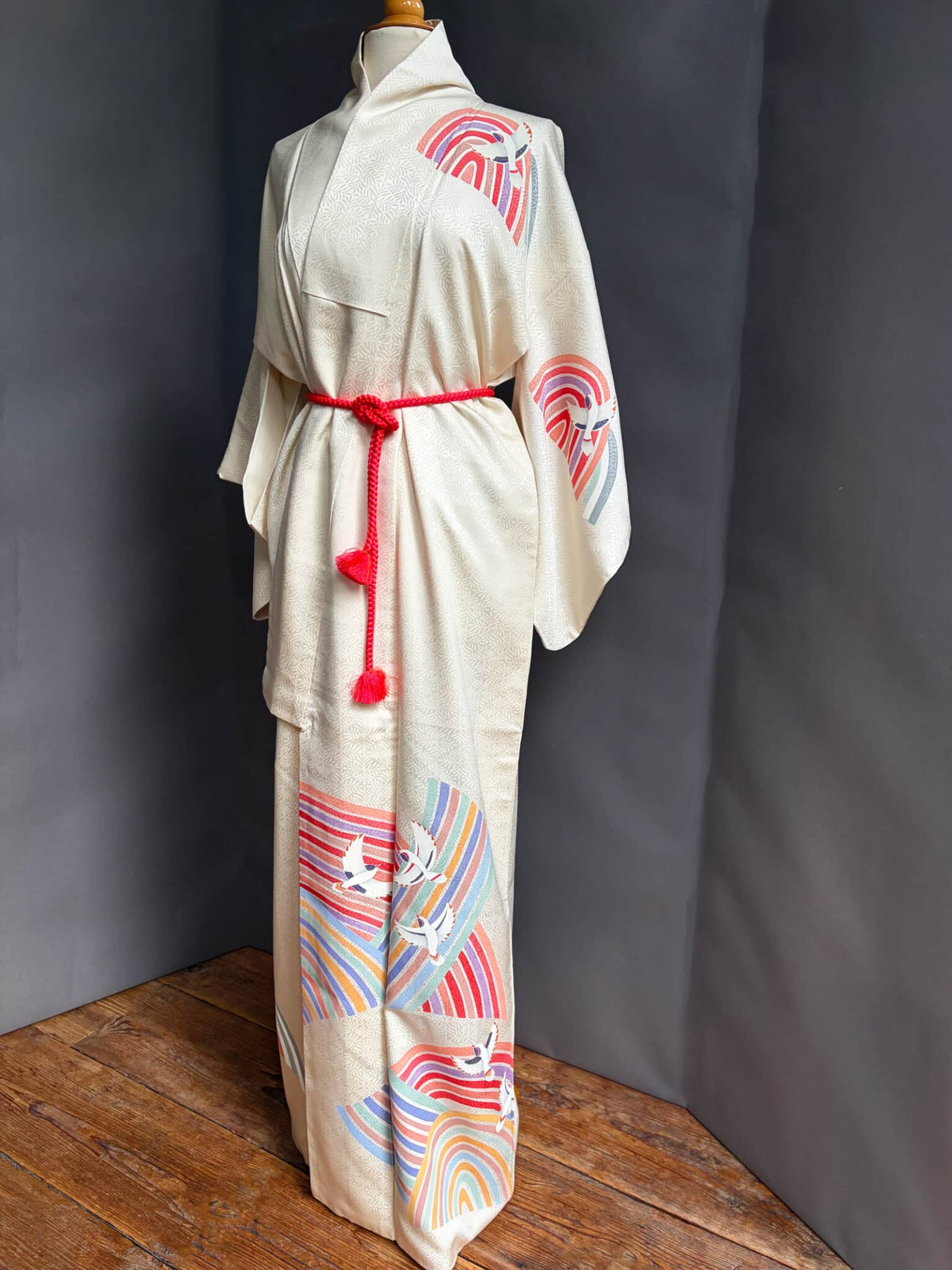 KOTORI – Vintage SILK Kimono with colorful hand-painted design