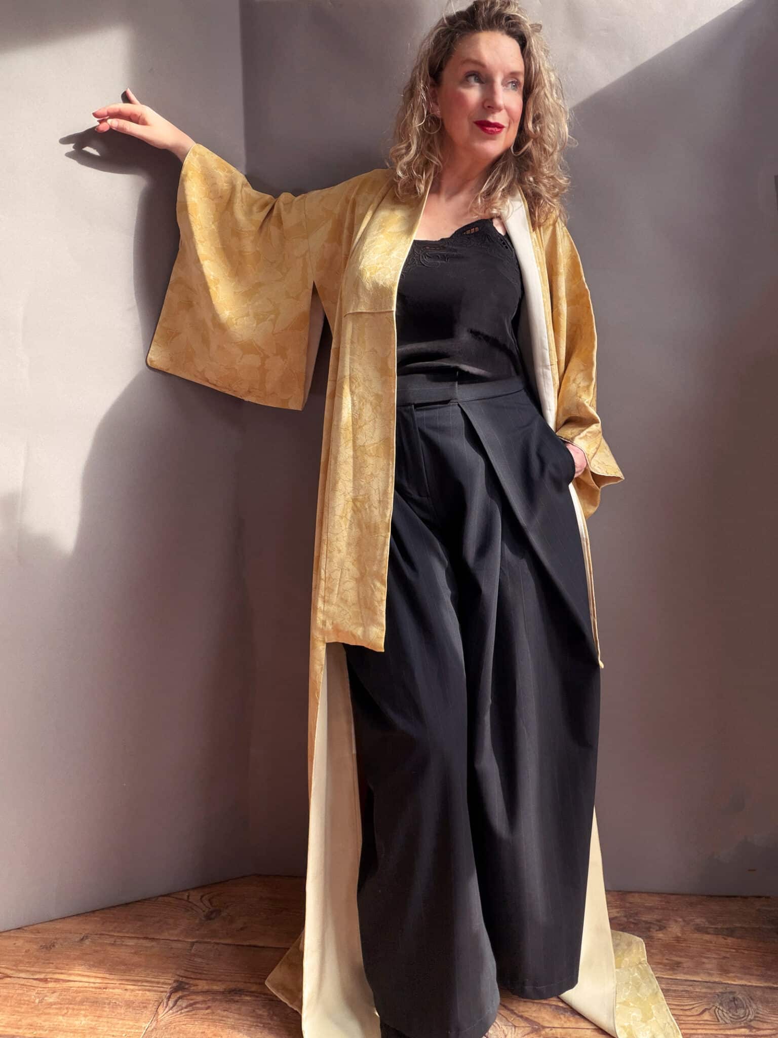 Chōchō – Vintage buttergold silk Kimono with subtle butterfly print