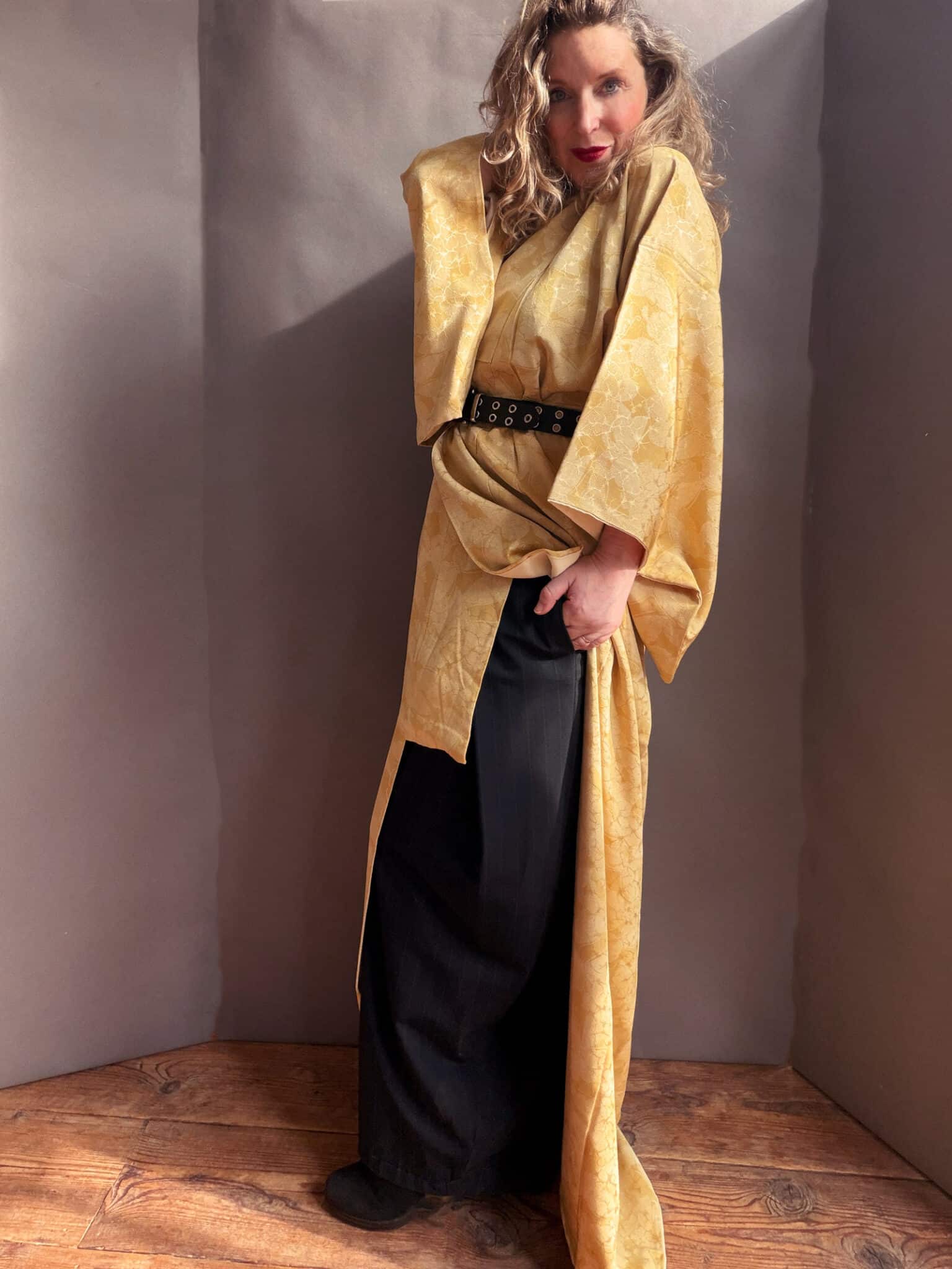 Chōchō – Vintage buttergold silk Kimono with subtle butterfly print