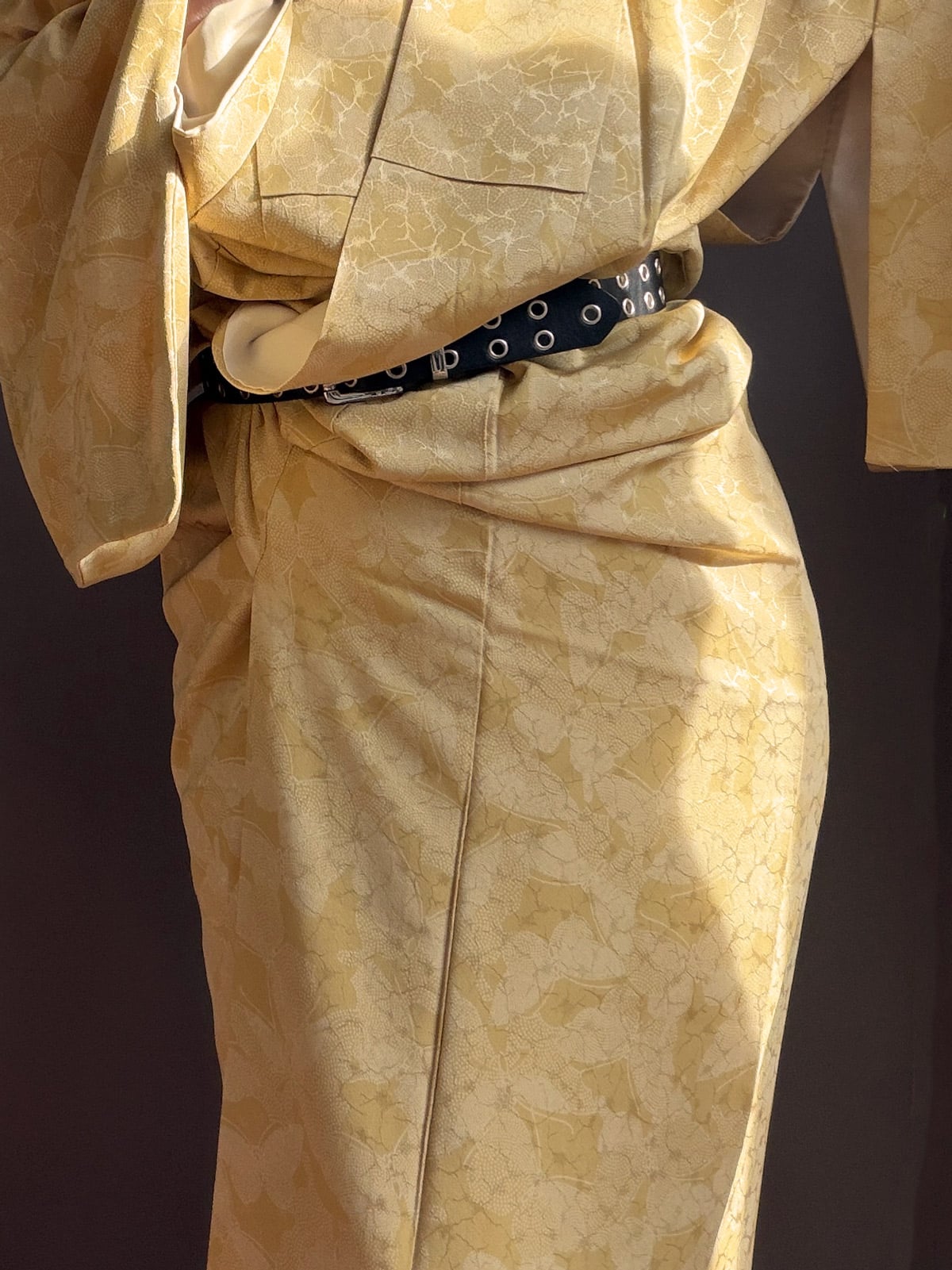 Chōchō – Vintage buttergold silk Kimono with subtle butterfly print