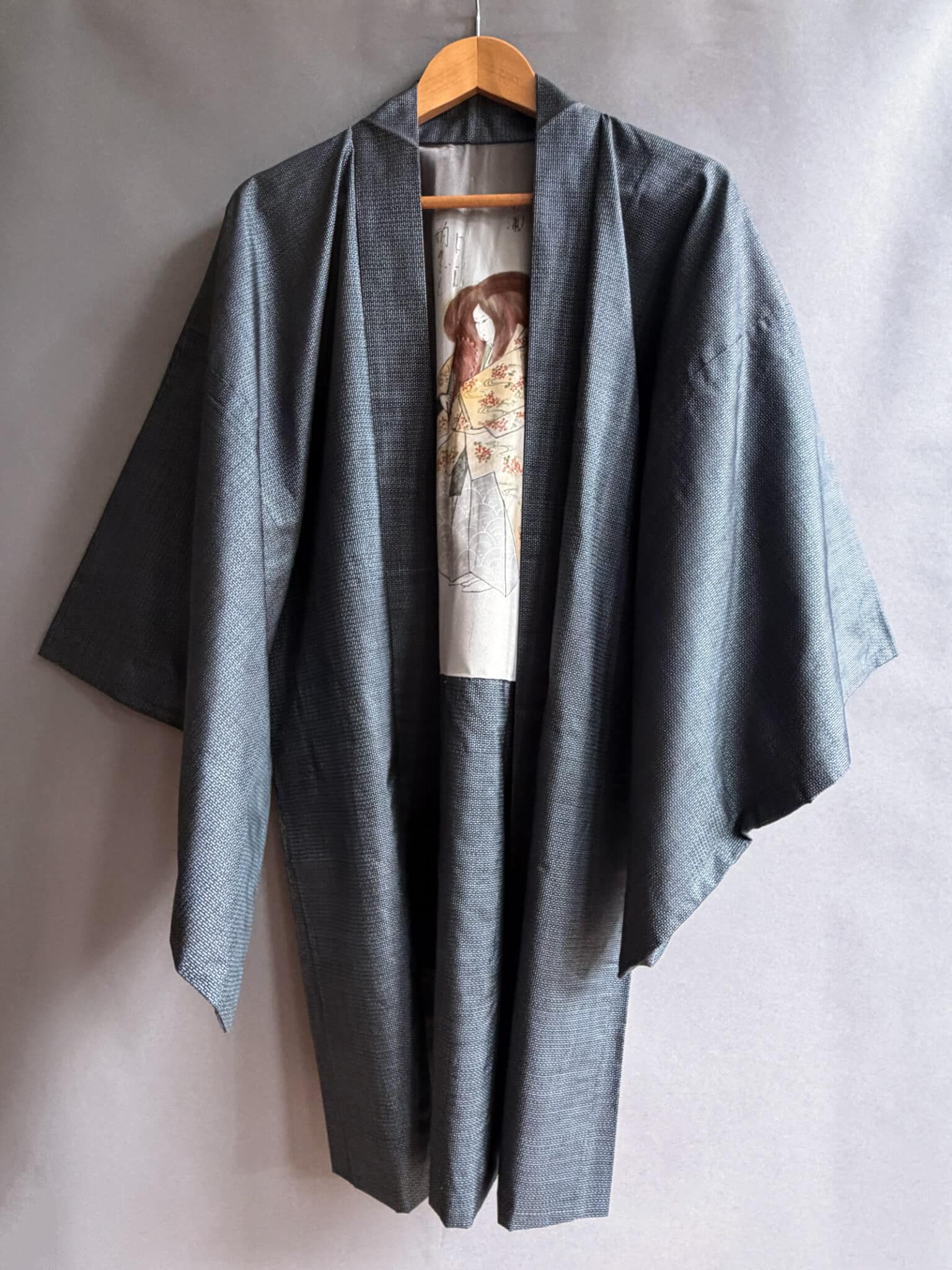 KUROZUKA - vintage men's Oshima Tsumugi haori – Handpainted Noh theatre lining natsukashii kimononetherlands