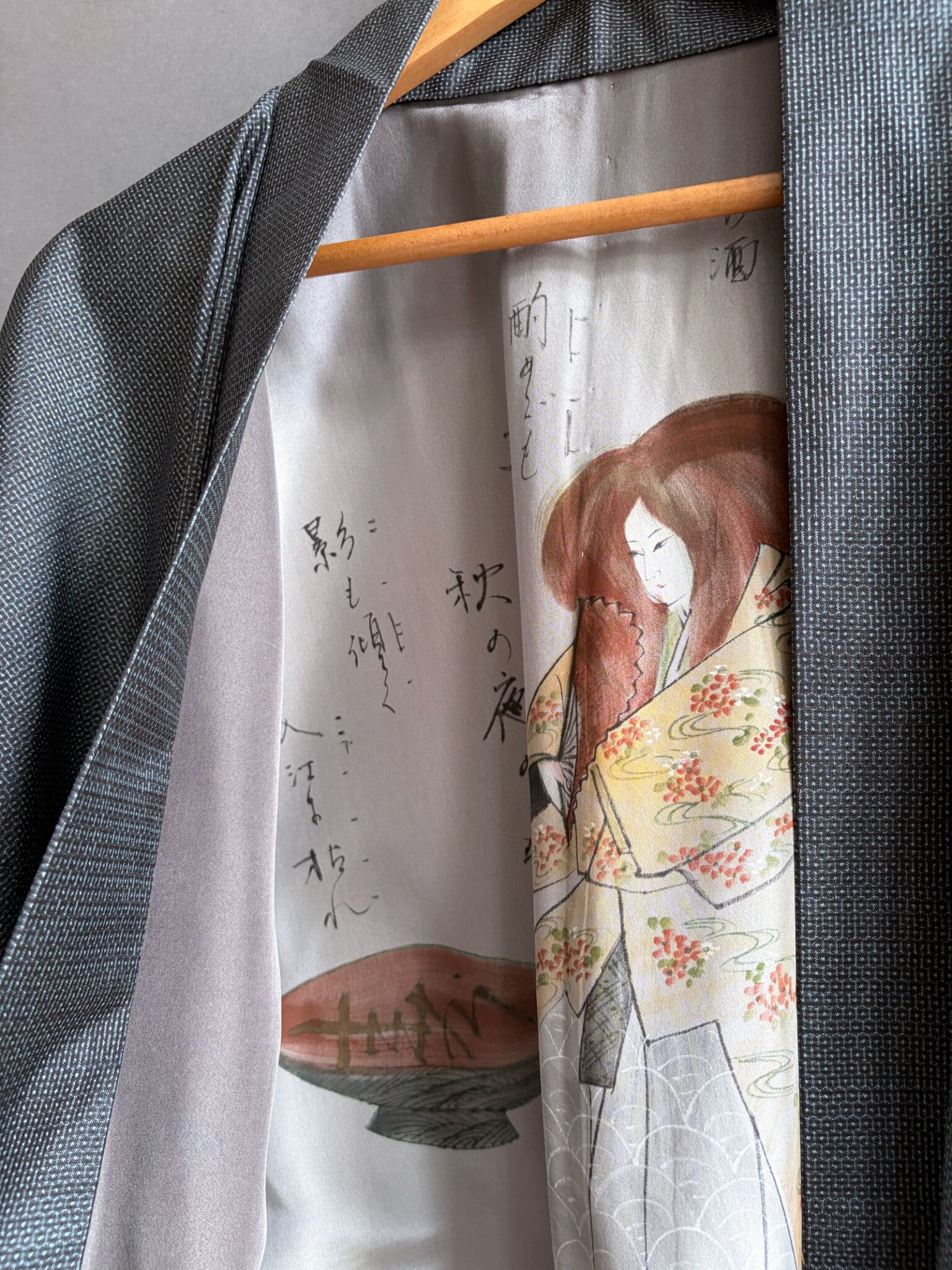 KUROZUKA - vintage men's Oshima Tsumugi haori – Handpainted Noh theatre lining natsukashii kimononetherlands