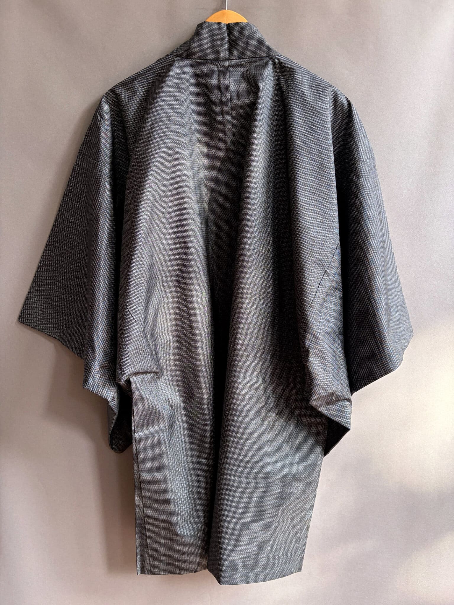 KUROZUKA - vintage men's Oshima Tsumugi haori – Handpainted Noh theatre lining natsukashii kimononetherlands