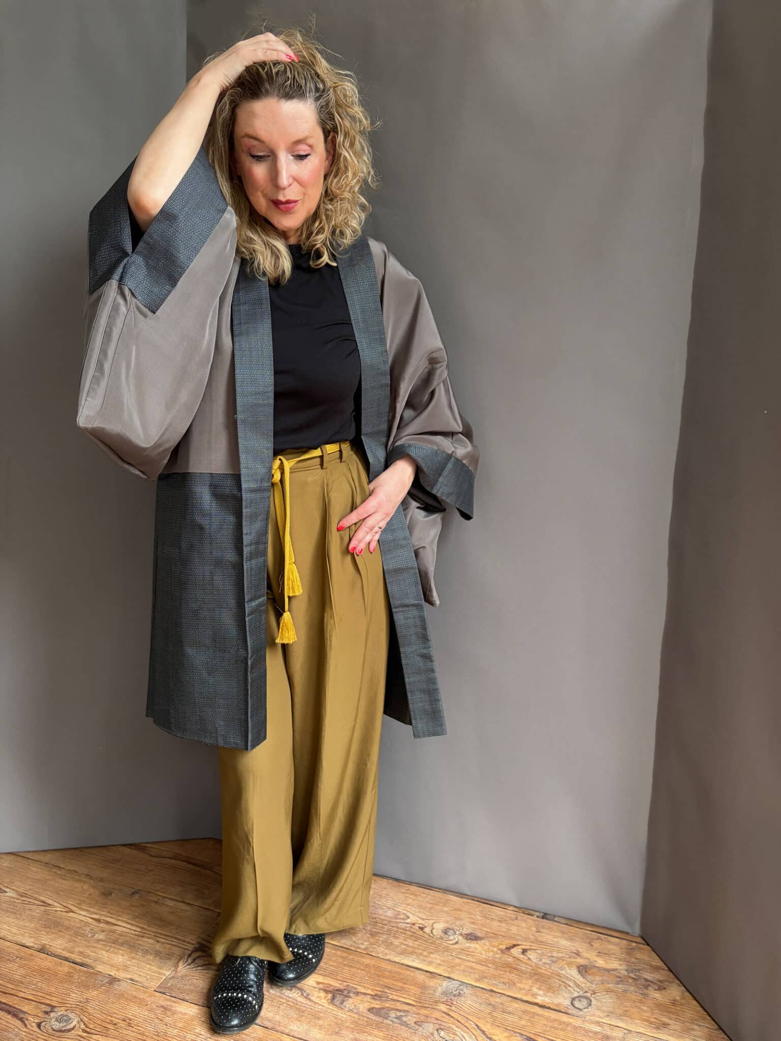 KUROZUKA - vintage men's Oshima Tsumugi haori – Handpainted Noh theatre lining natsukashii kimononetherlands