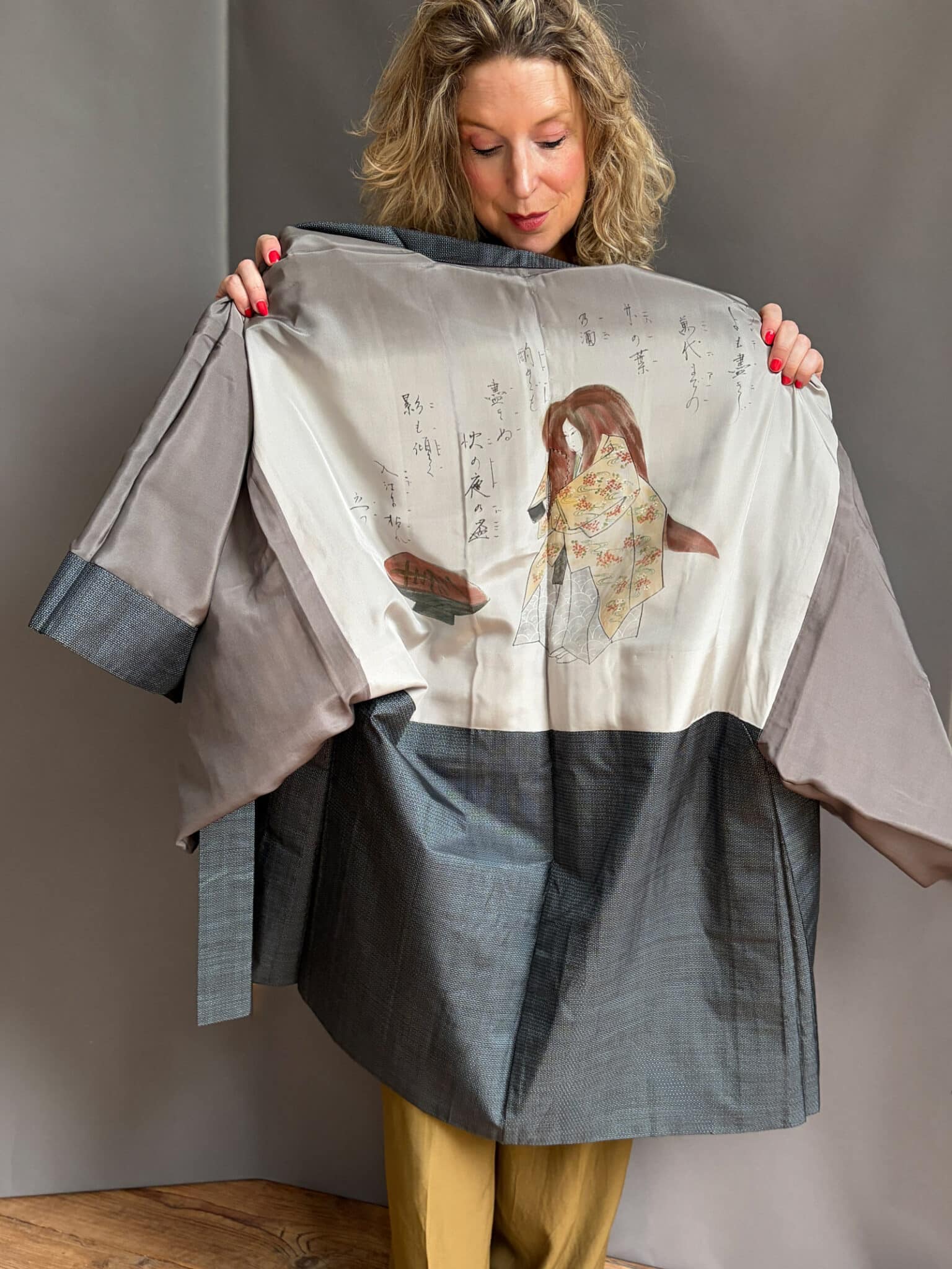 KUROZUKA - vintage men's Oshima Tsumugi haori – Handpainted Noh theatre lining natsukashii kimononetherlands