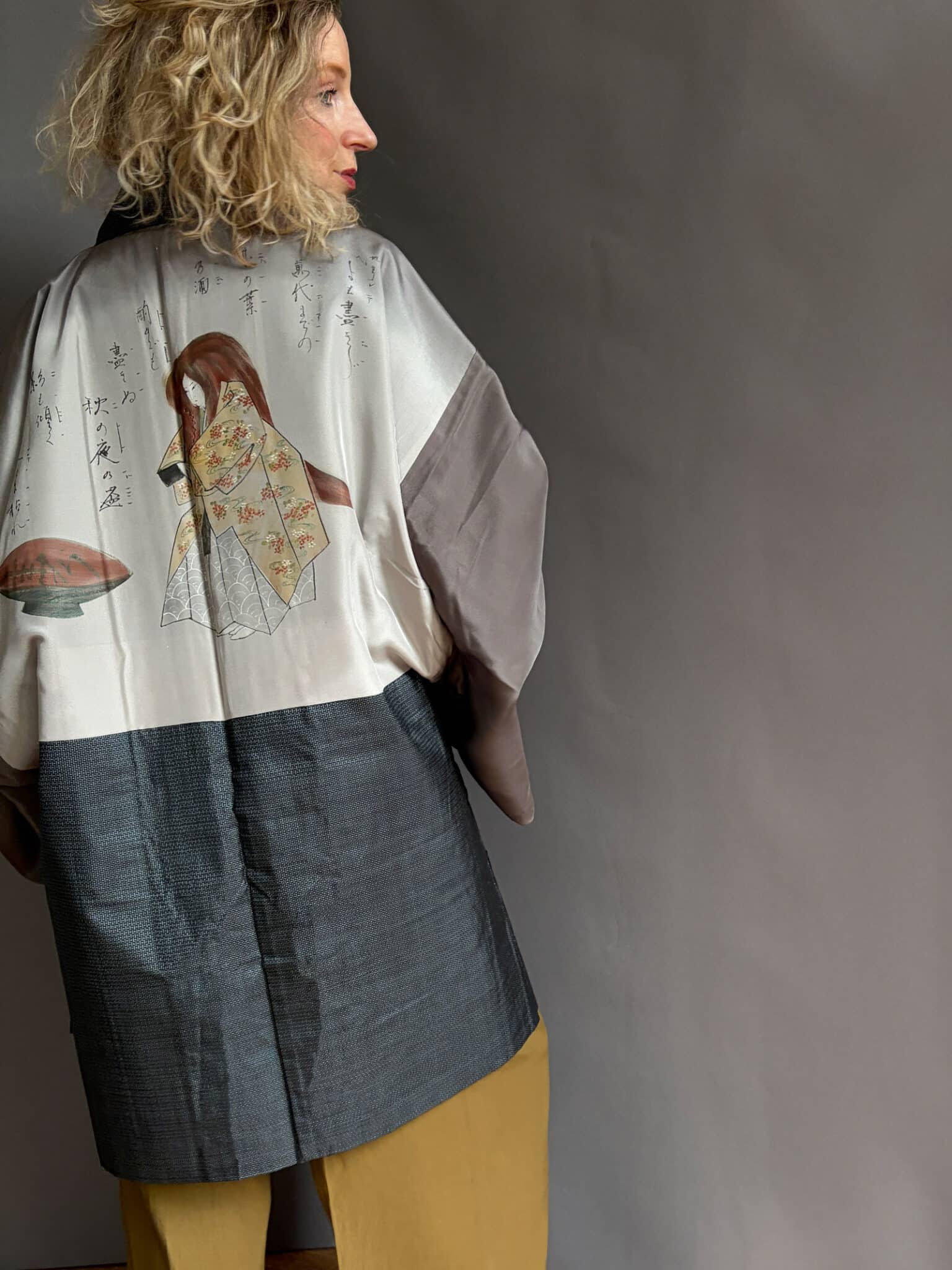 KUROZUKA - vintage men's Oshima Tsumugi haori – Handpainted Noh theatre lining natsukashii kimononetherlands