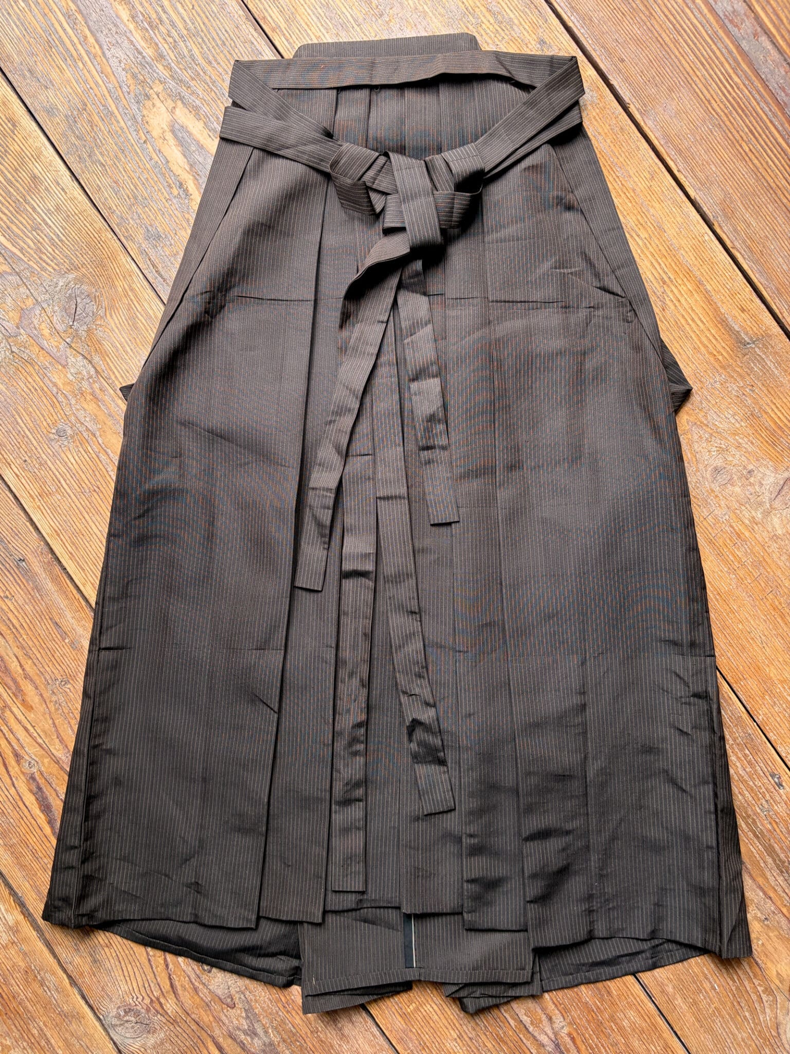 SHIMA – Vintage men’s Hakama with fine stripes