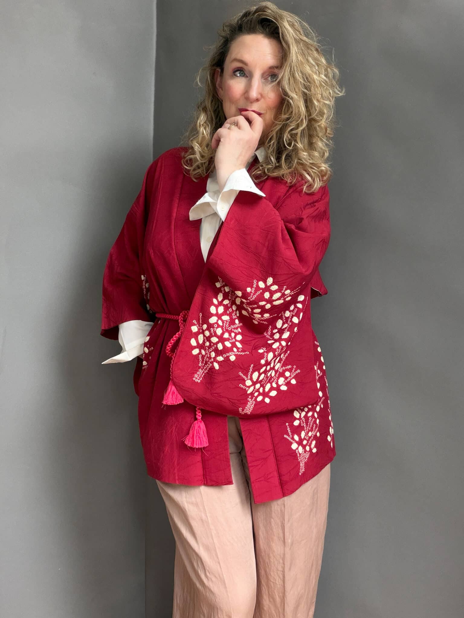 HANATABA – vintage silk Haori in raspberry red with Shibori flowers