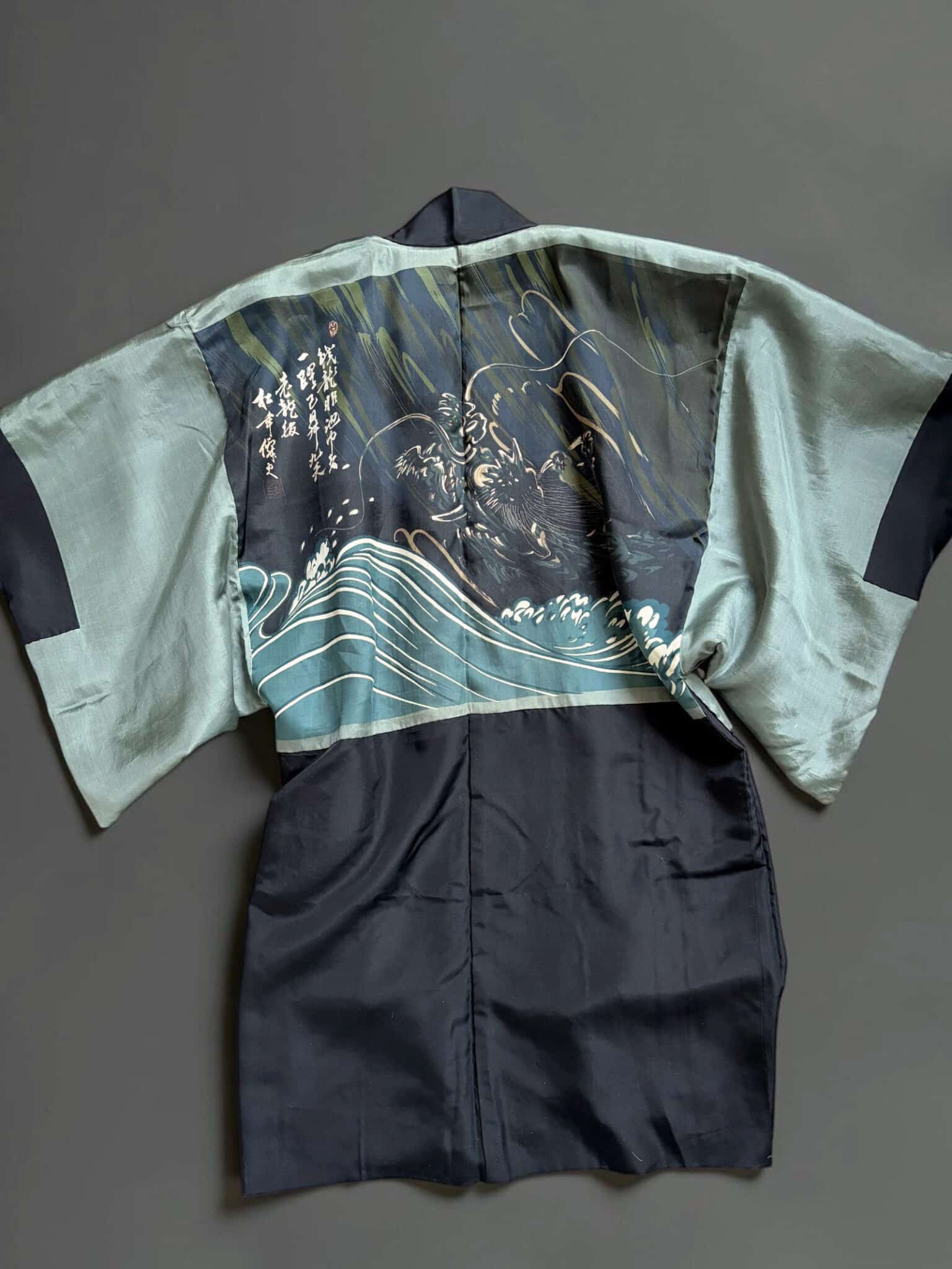 RYUJIN - Vintage men’s silk Haori with Dragon lining natsukashii kimono netherlands
