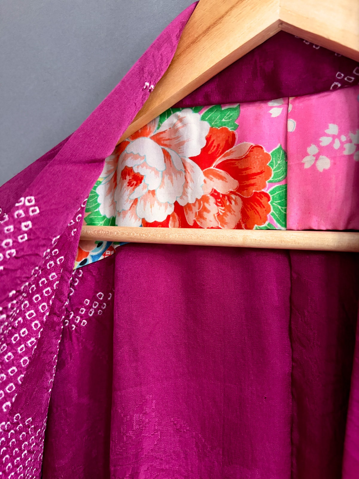 KURENAI – antique silk Shibori Haori in red-purple