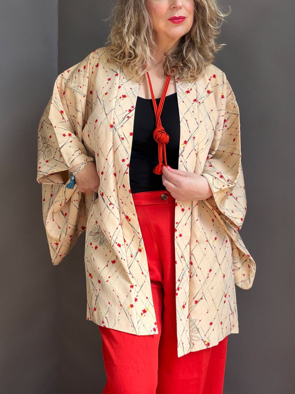 SUNA – 1950s silk Haori (Kimono jacket) with red flower design