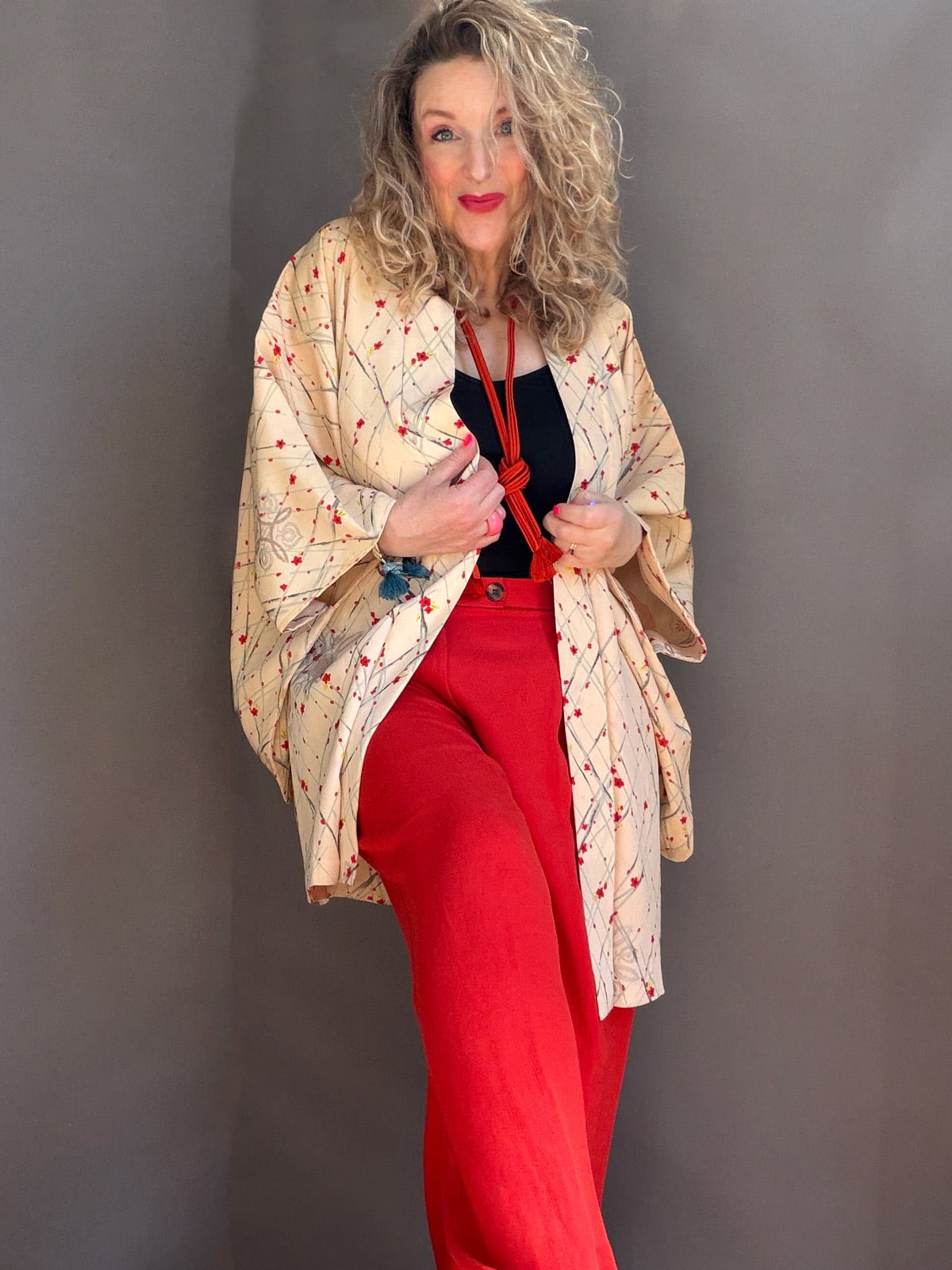 SUNA – 1950s silk Haori (Kimono jacket) with red flower design