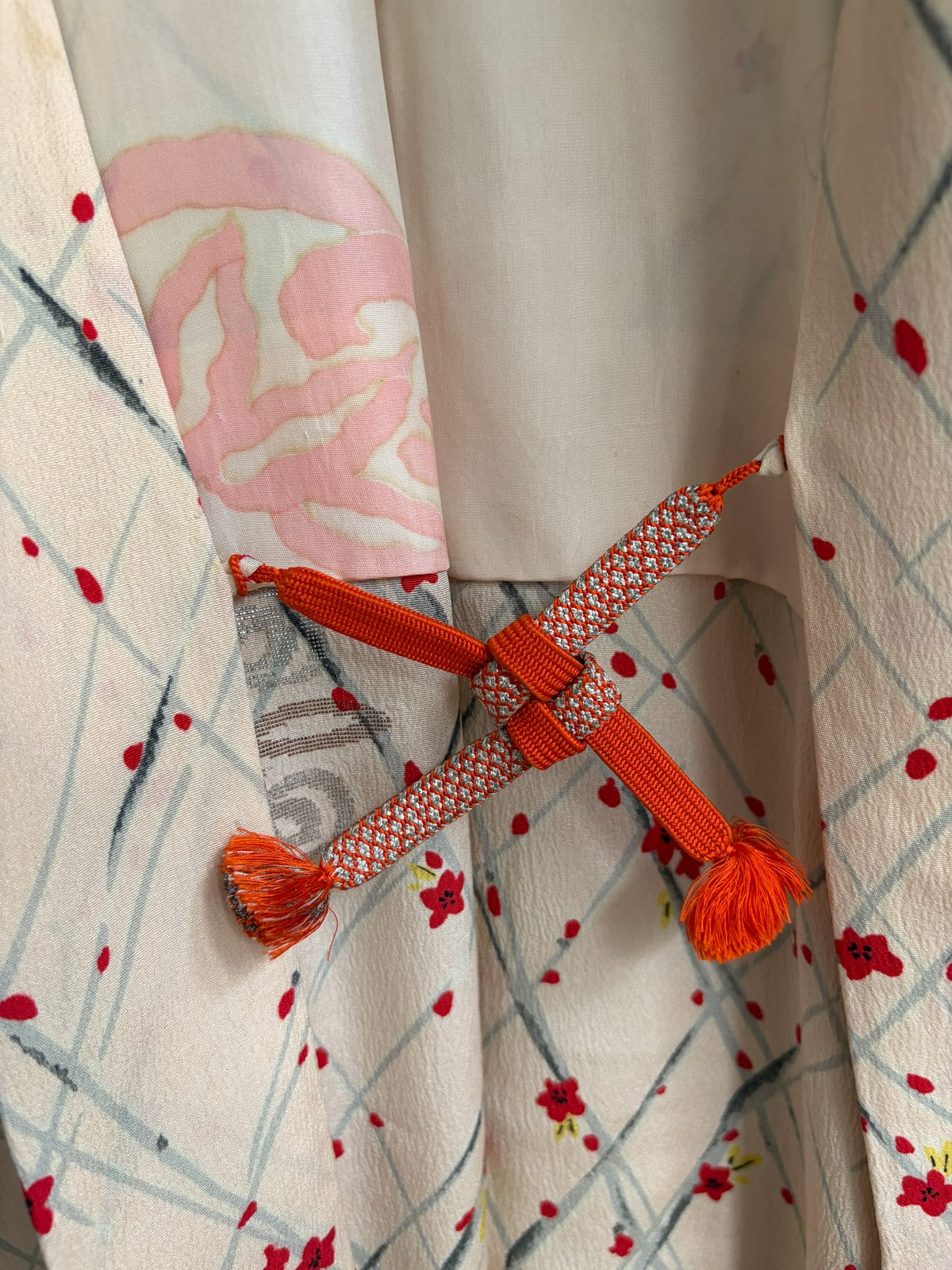 SUNA - 1950s silk Haori (Kimono jacket) with red flower design natsukashii netherlands kimono