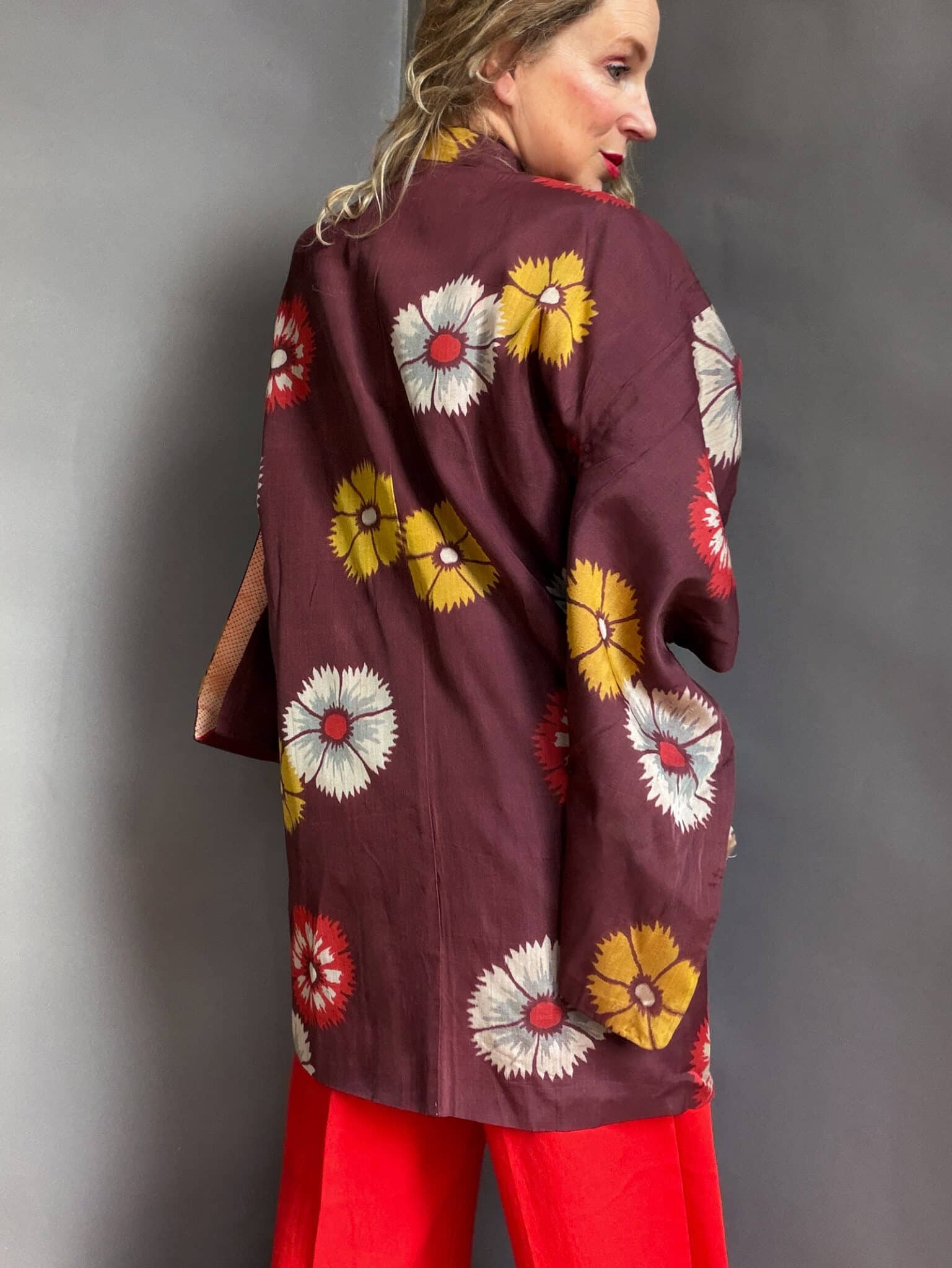 ETSUKO - antique silk Meisen Haori (Kimono jacket) in plum color with floral design natsukashii kimono netherlands