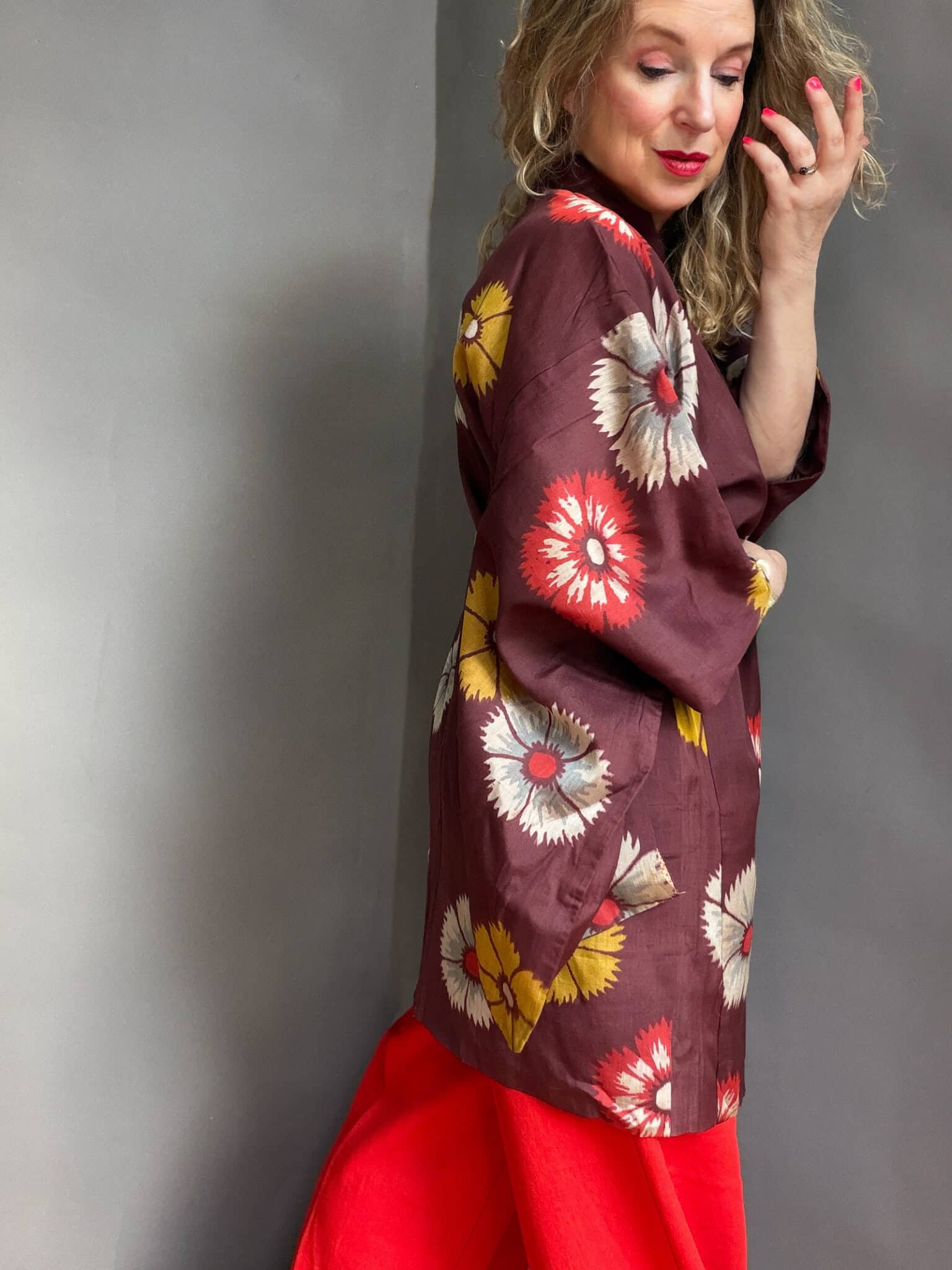 ETSUKO - antique silk Meisen Haori (Kimono jacket) in plum color with floral design natsukashii kimono netherlands