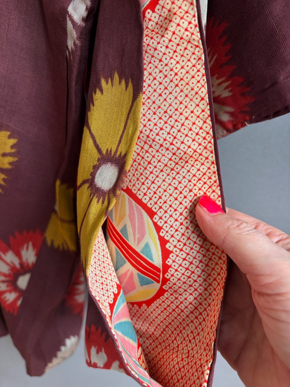 ETSUKO - antique silk Meisen Haori (Kimono jacket) in plum color with floral design natsukashii kimono netherlands