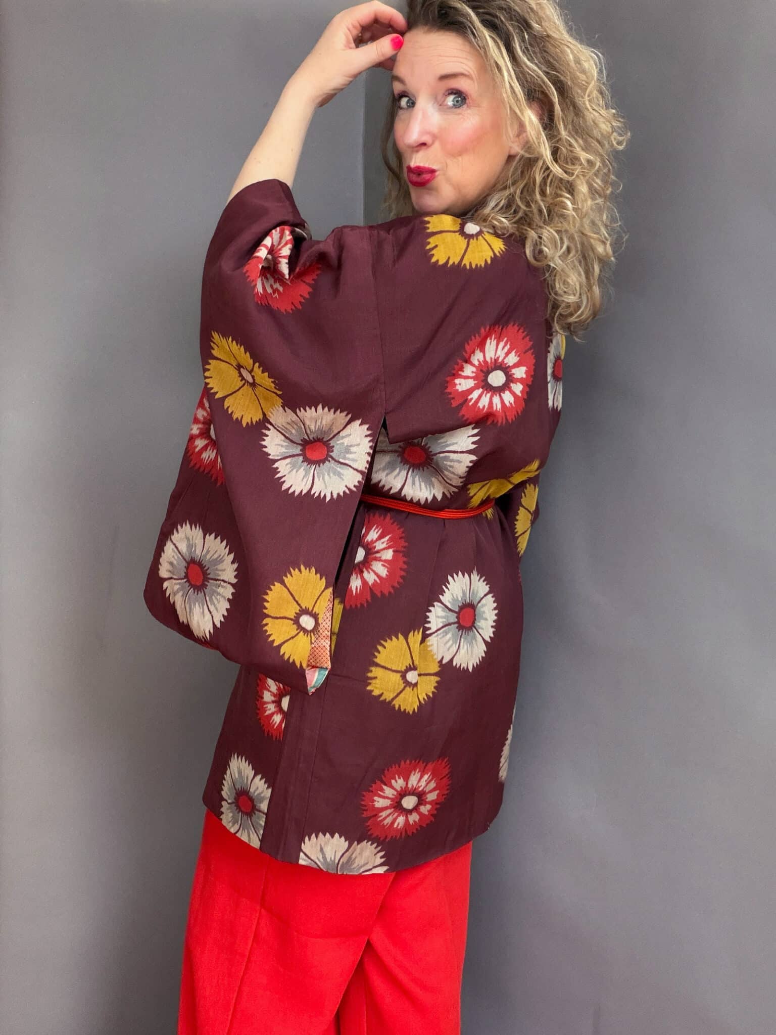 ETSUKO - antique silk Meisen Haori (Kimono jacket) in plum color with floral design natsukashii kimono netherlands