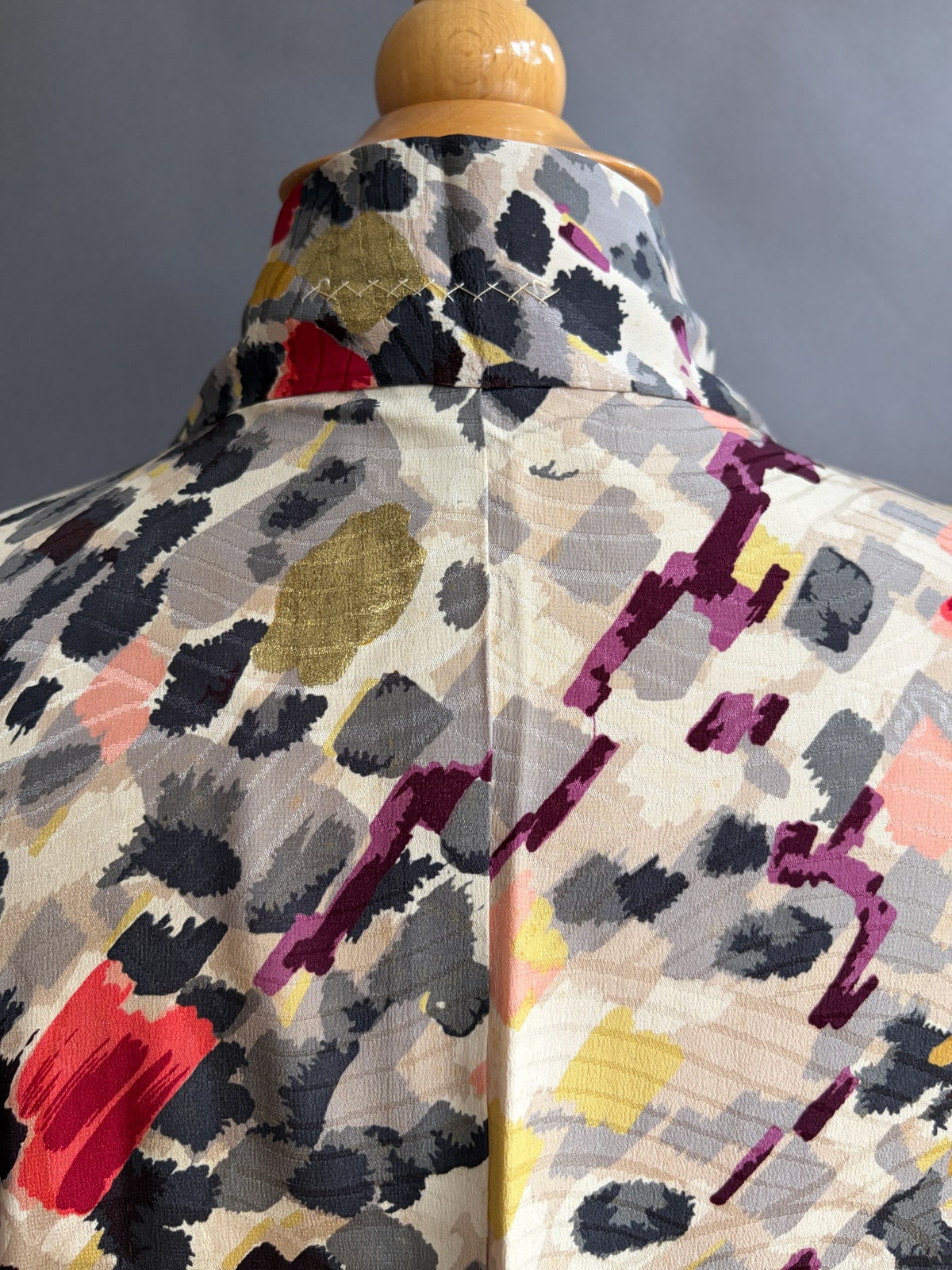 BIJUTSU – vintage silk Haori (Kimono jacket) with abstract print
