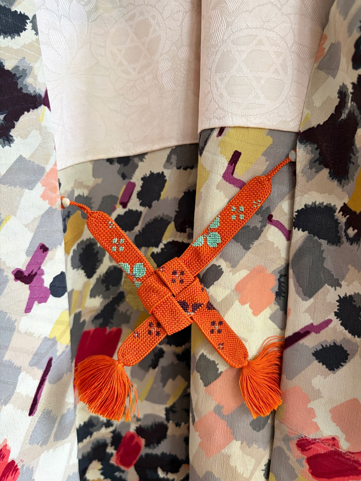 BIJUTSU - vintage silk Haori (Kimono jacket) with abstract print colorful natsukashii netherlandskimono