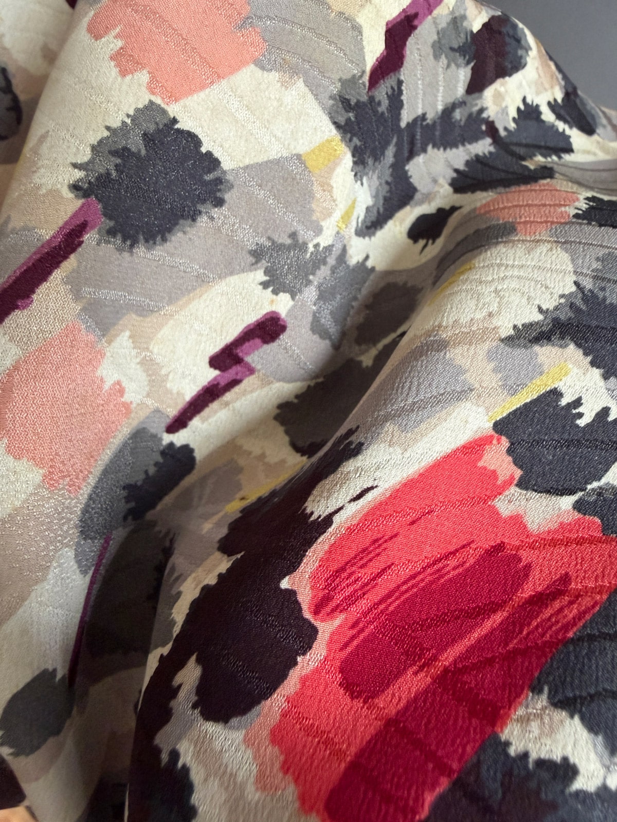 BIJUTSU - vintage silk Haori (Kimono jacket) with abstract print colorful natsukashii netherlandskimono