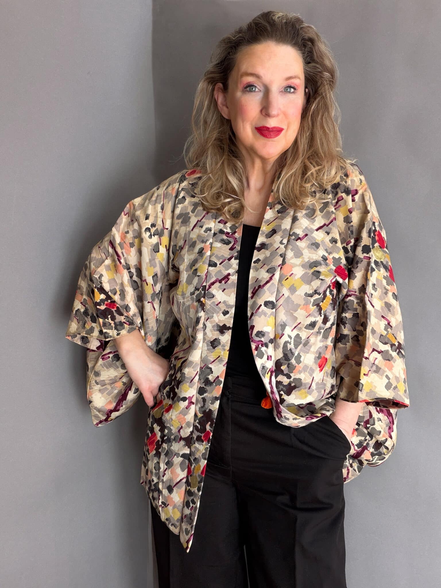 BIJUTSU - vintage silk Haori (Kimono jacket) with abstract print colorful natsukashii netherlandskimono