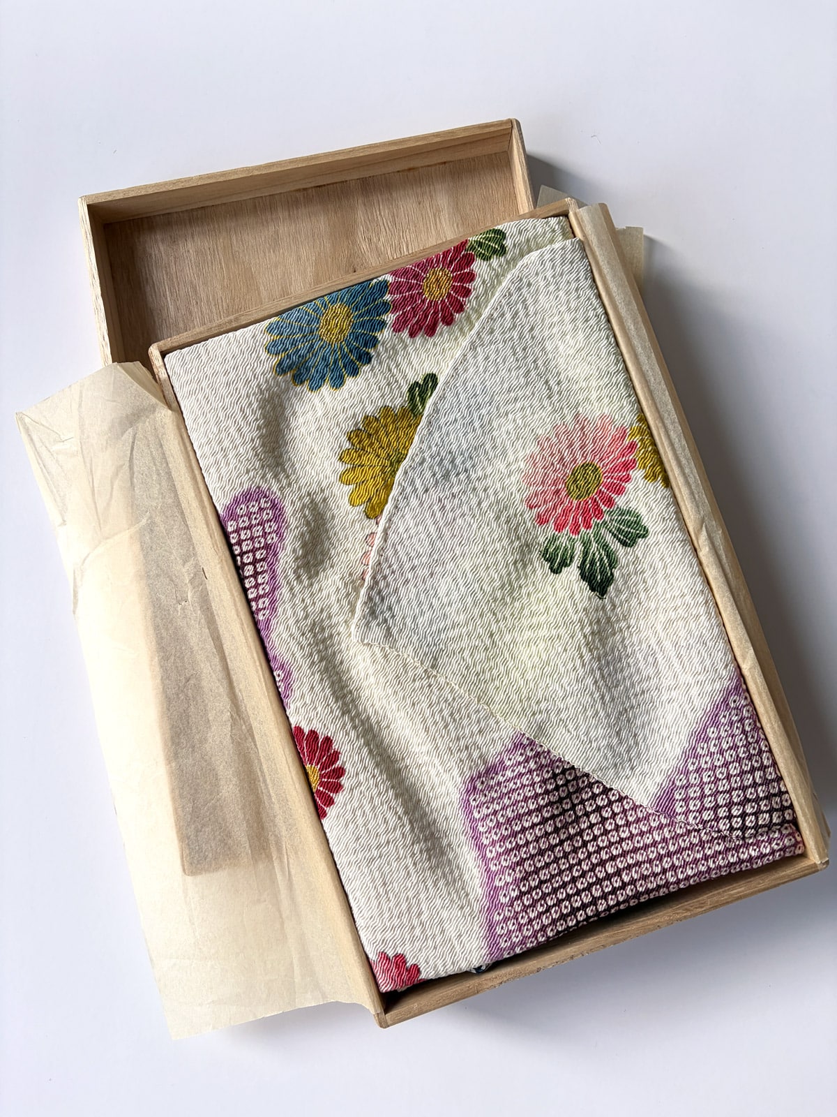 Vintage Chirimen silk Furoshiki - chrysanthemums & clouds natsukashii wrapping cloth netherlands kimono